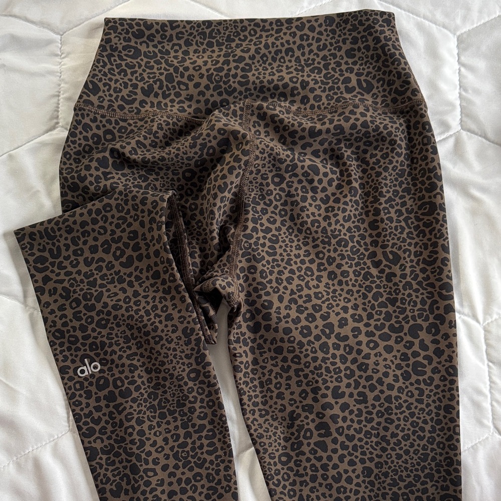 ALO Yoga Cheetah Pattern Leggings - Brown Medium